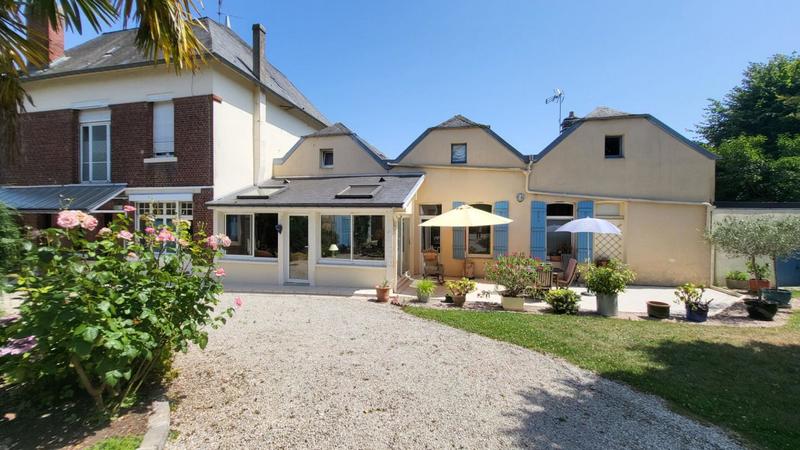 Maison - 385 m² - 8 pièces