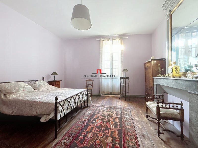 Maison - 251 m² - 5 pièces