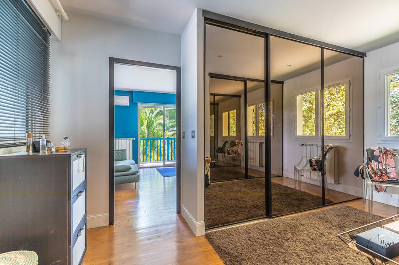 Maison - 300 m² - 7 pièces