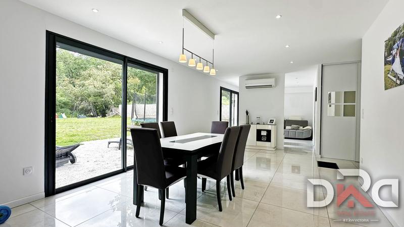 Maison - 205 m² - 8 pièces