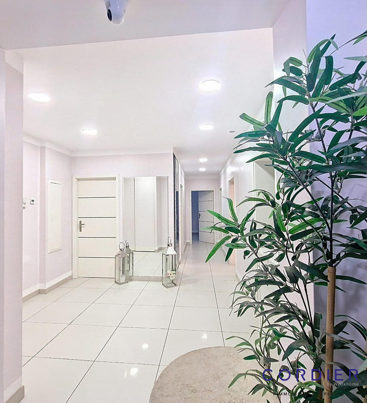 Appartement - 151 m² - 5 pièces