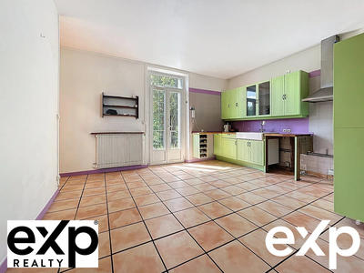 Maison - 240 m² - 8 pièces