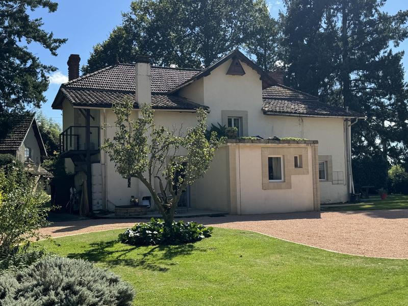 Maison ancienne - 206 m² - 6 pièces