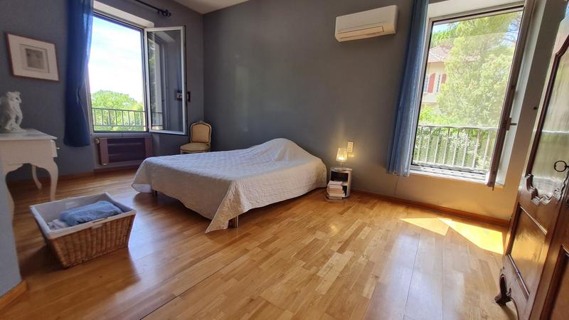 Maison - 217 m² - 6 pièces