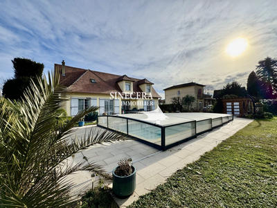 Maison traditionnelle - 181 m² - 7 pièces