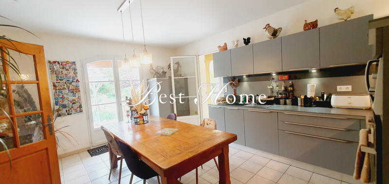 Maison - 230 m² - 8 pièces