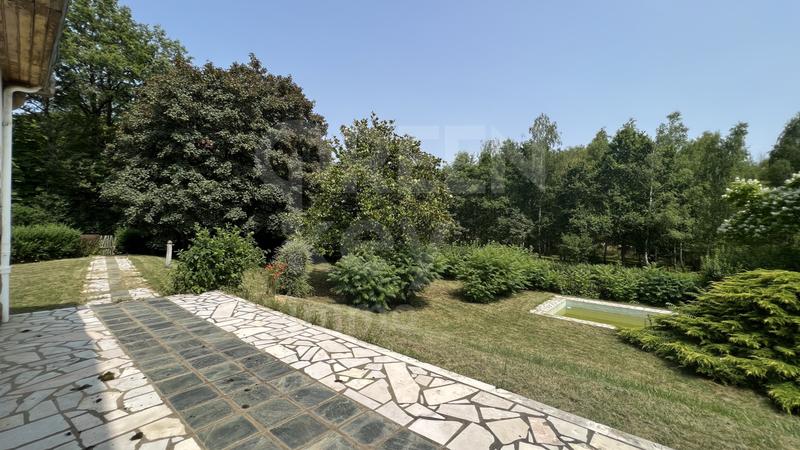 Propriété - 250 m² - 10 pièces