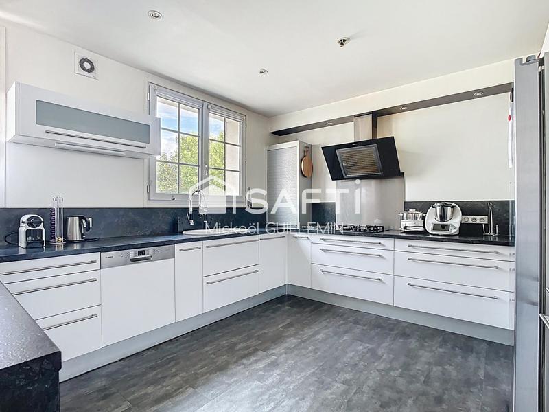 Maison - 219 m² - 8 pièces