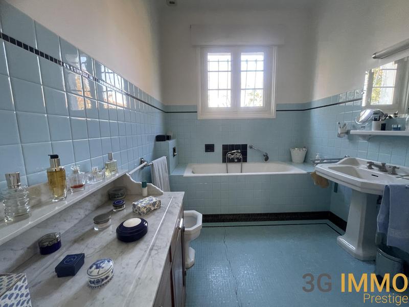 Maison - 220 m² - 6 pièces