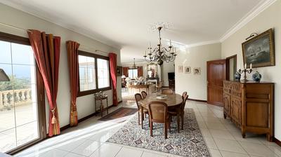 Propriété - 300 m² - 8 pièces