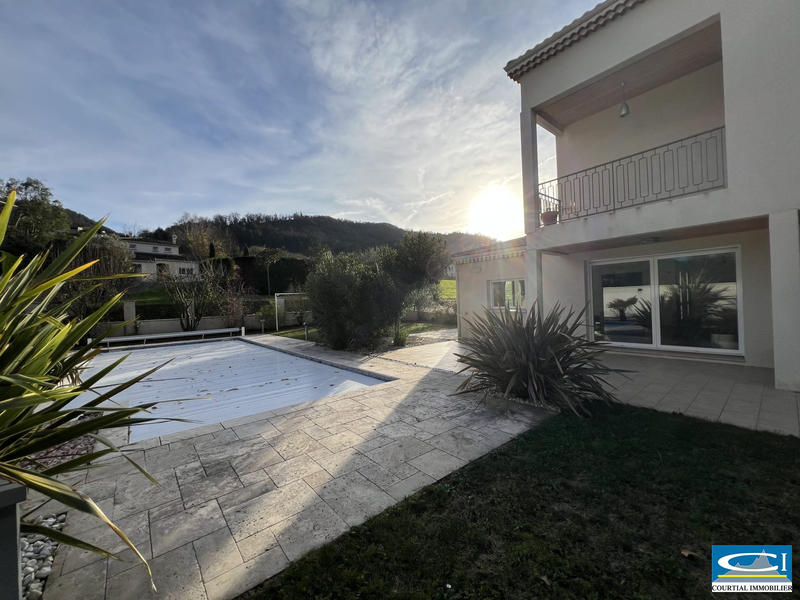 Villa - 189 m² - 7 pièces