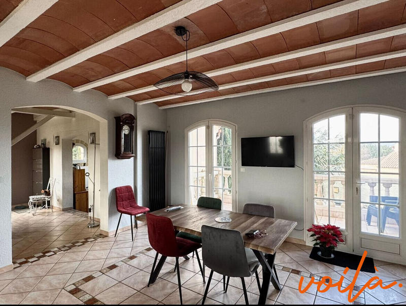 Maison - 220 m² - 6 pièces