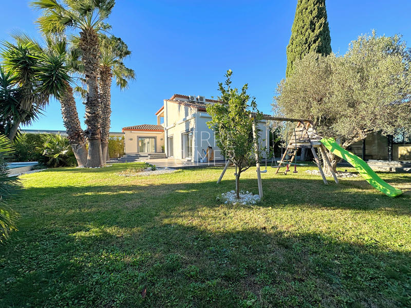 Maison - 240 m² - 7 pièces