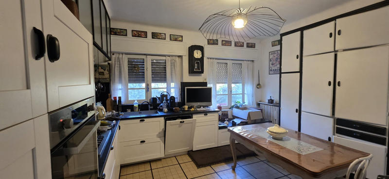 Maison - 335 m² - 15 pièces