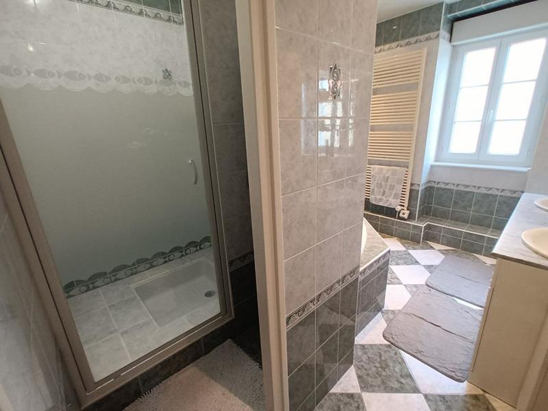 Maison - 311 m² - 8 pièces