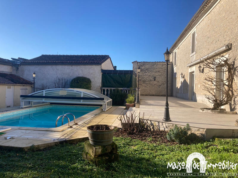 Maison - 353 m² - 9 pièces