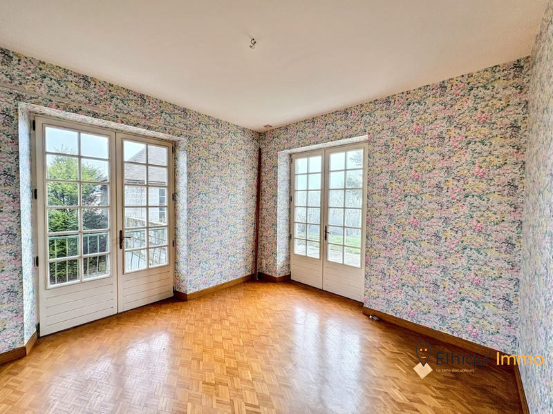 Maison traditionnelle - 290 m² - 8 pièces