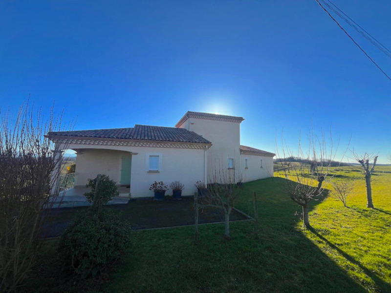 Maison - 140 m² - 5 pièces