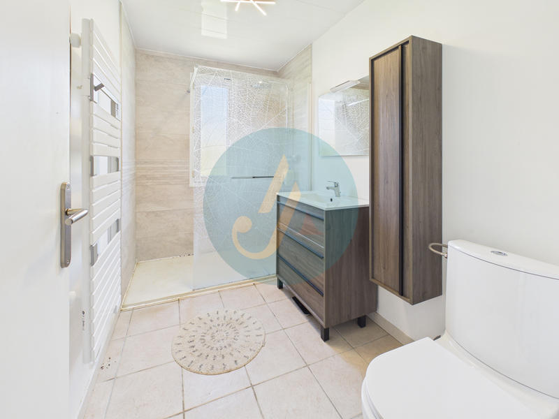 Propriété - 189 m² - 8 pièces