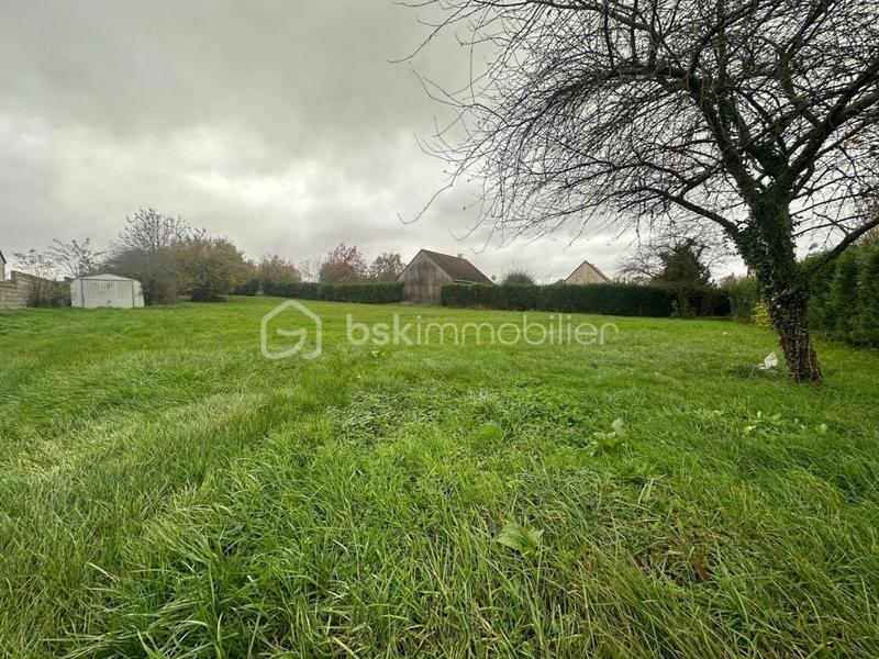 Terrain constructible - 933 m²