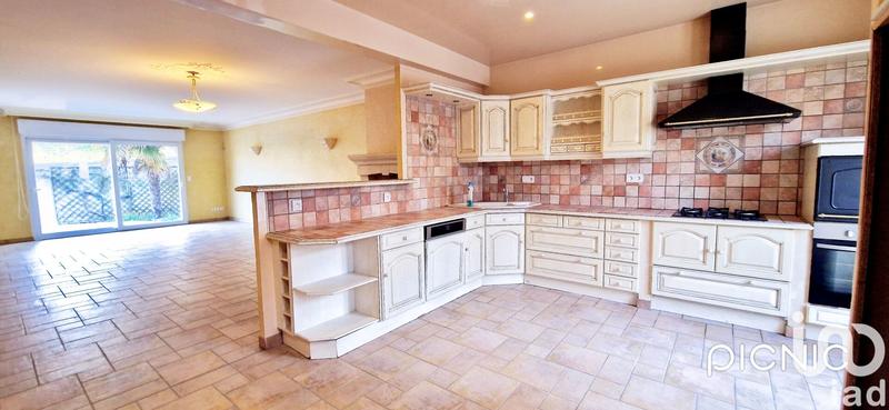 Maison - 218 m² - 6 pièces