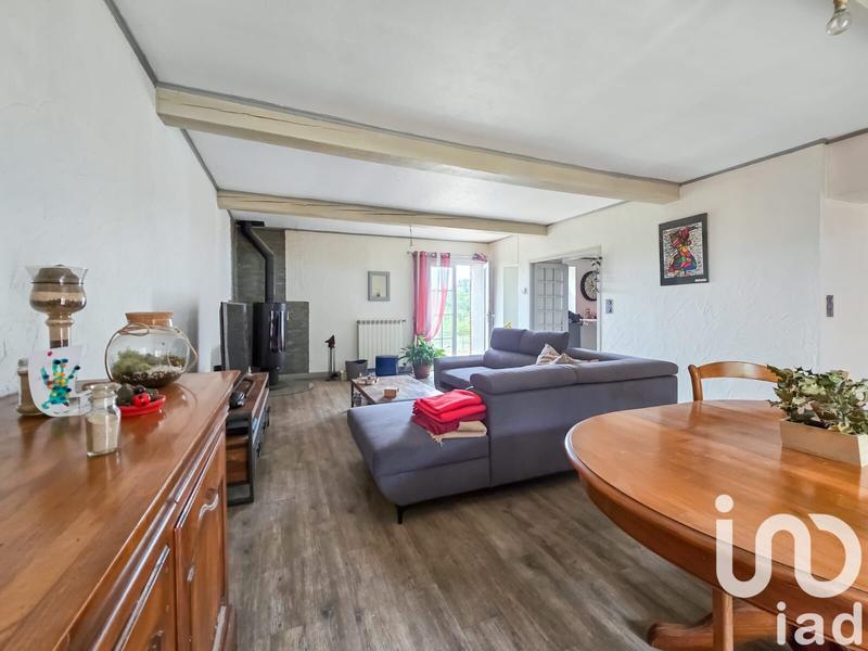 Maison - 260 m² - 6 pièces