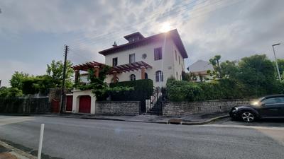 Maison - 314 m² - 10 pièces