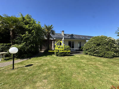 Maison traditionnelle - 355 m² - 7 pièces