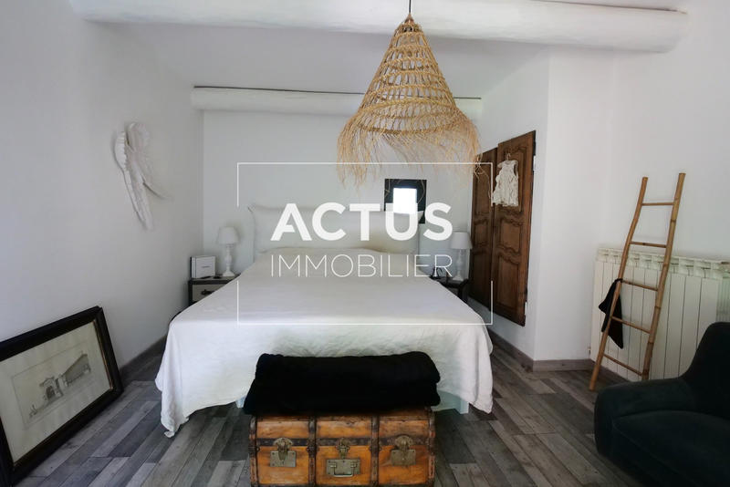 Maison - 233 m² - 8 pièces