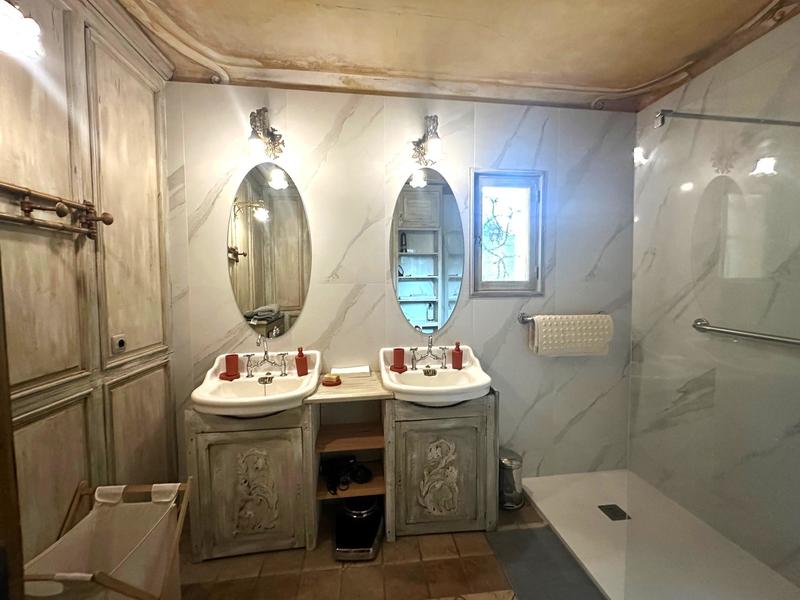 Villa - 292 m² - 8 pièces