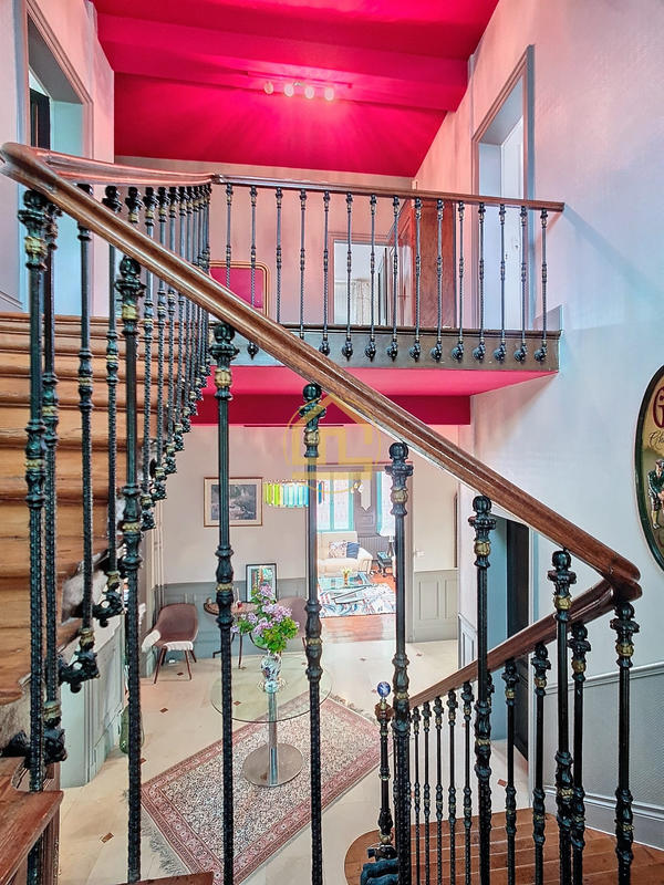 Maison - 292 m² - 9 pièces