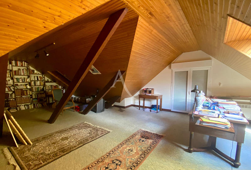 Maison - 210 m² - 7 pièces