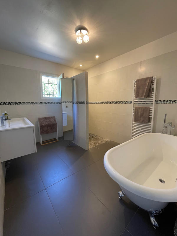 Villa - 220 m² - 9 pièces