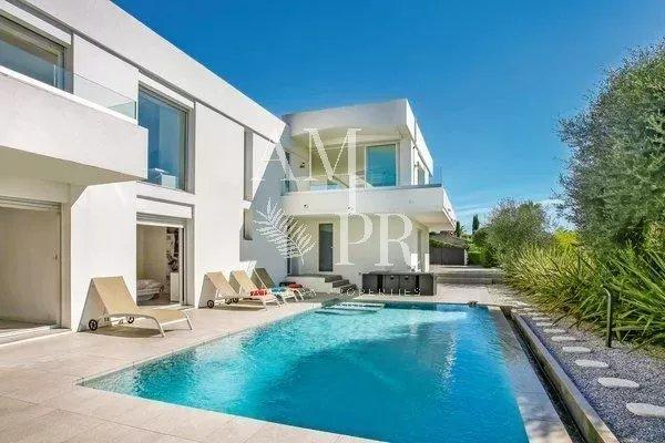 Maison - 262 m² - 7 pièces