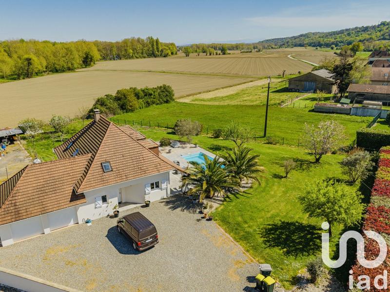 Maison - 205 m² - 9 pièces