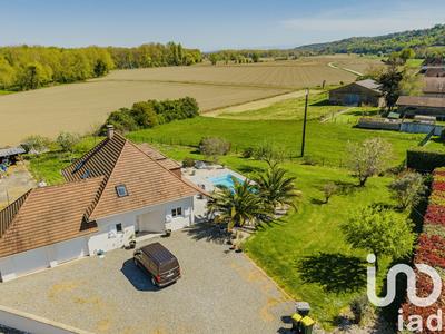 Maison - 205 m² - 9 pièces