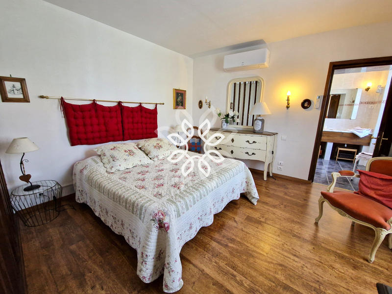 Maison - 285 m² - 6 pièces