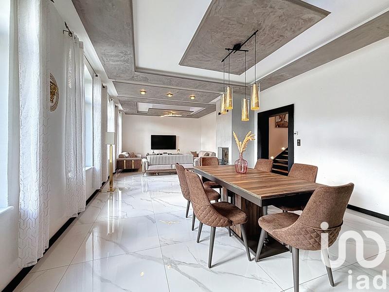 Maison - 239 m² - 6 pièces