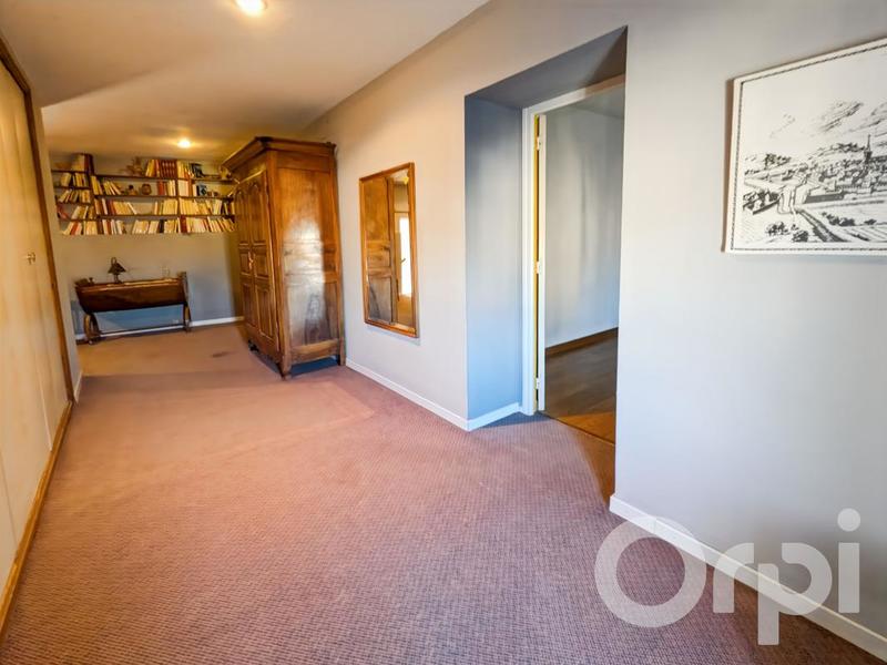 Maison - 285 m² - 9 pièces