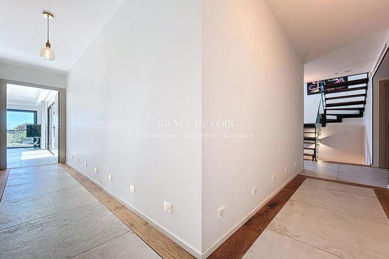 Maison traditionnelle - 280 m² - 6 pièces