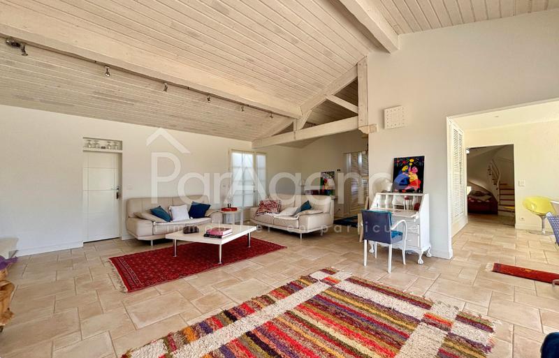 Maison - 204 m² - 5 pièces