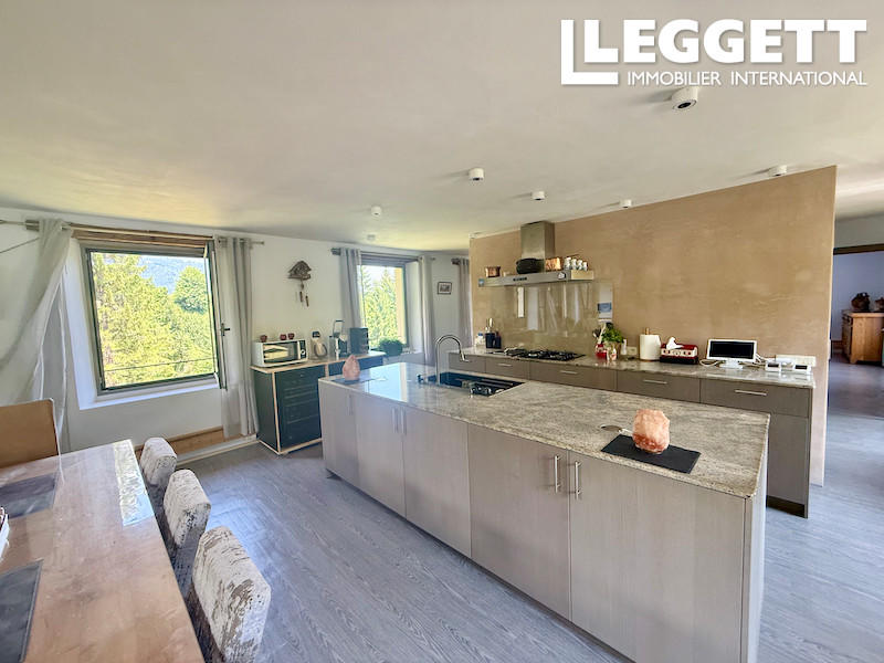 Moulin - 390 m² - 9 pièces