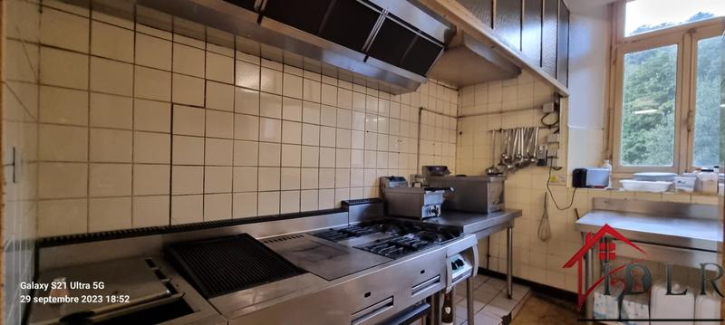 Local commercial - 895 m²