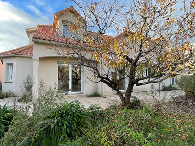 Maison - 215 m² - 7 pièces