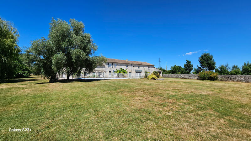 Maison - 400 m² - 11 pièces