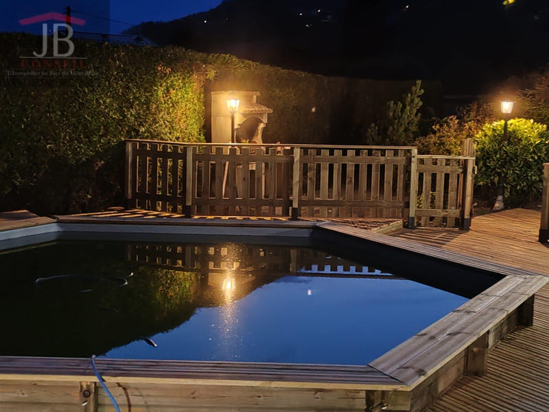 Maison - 233 m² - 9 pièces