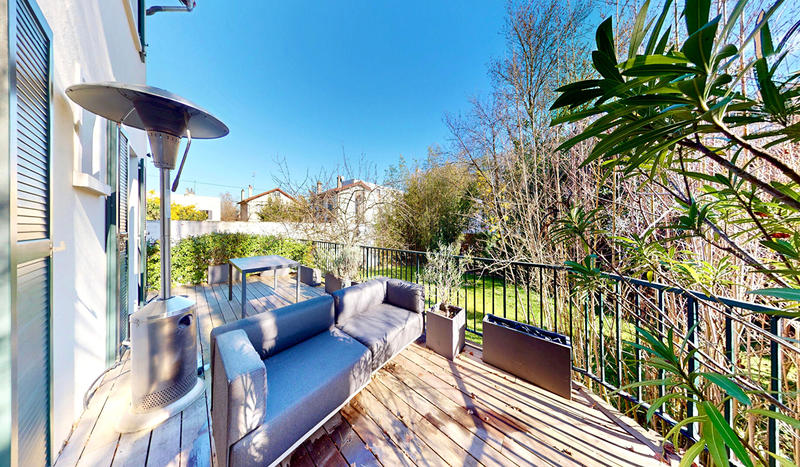 Maison - 202 m² - 8 pièces