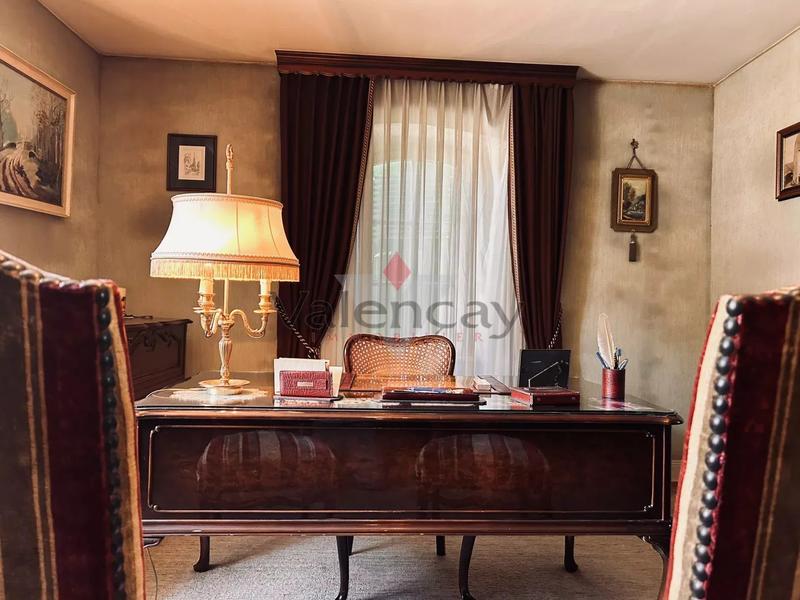 Maison - 270 m² - 8 pièces