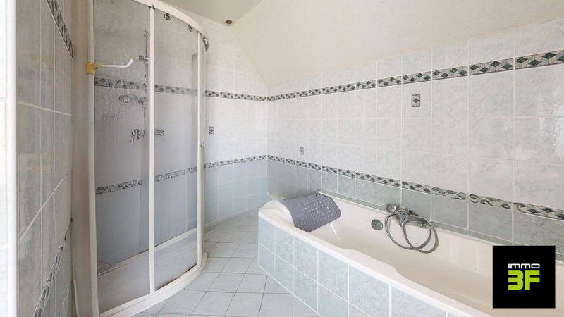 Maison traditionnelle - 150 m² - 6 pièces