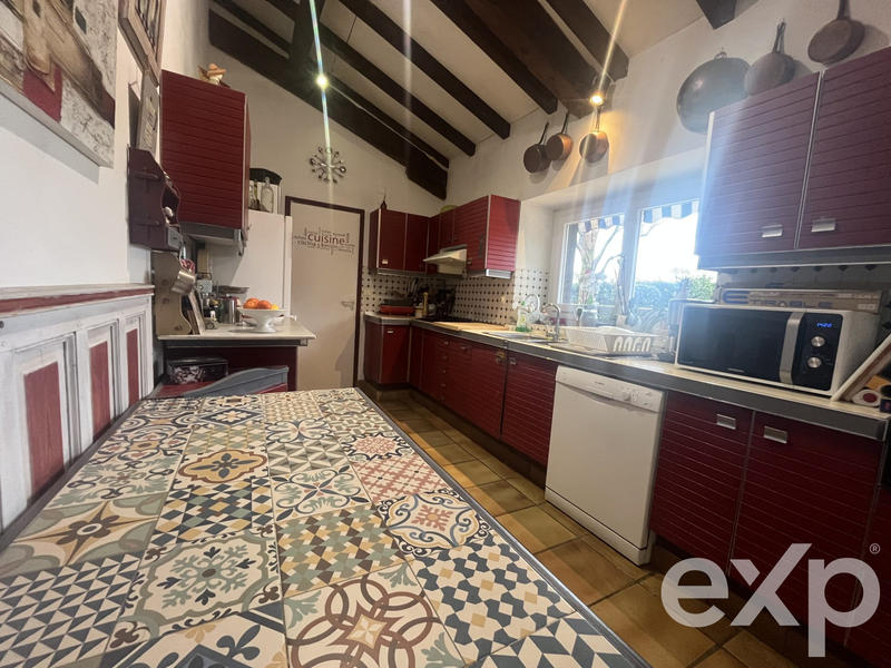 Maison - 230 m² - 8 pièces